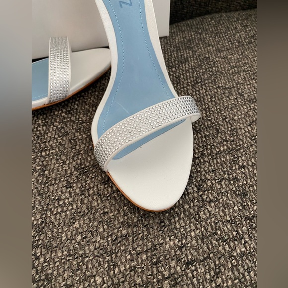 Brand new Schutz white shoes, size 7.5. Retail $250 - Picture 5 of 5